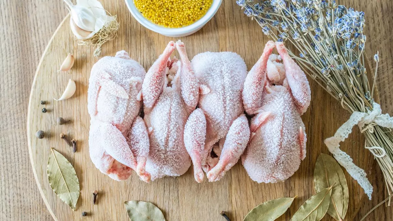 Modal 2 Bahan, Ini Cara Cairkan Ayam Beku dari Freezer dengan Hanya 7 Menit