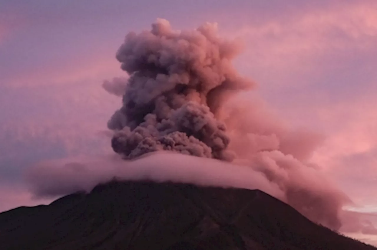 Remote Indonesia volcano erupts again after thousands evacuated