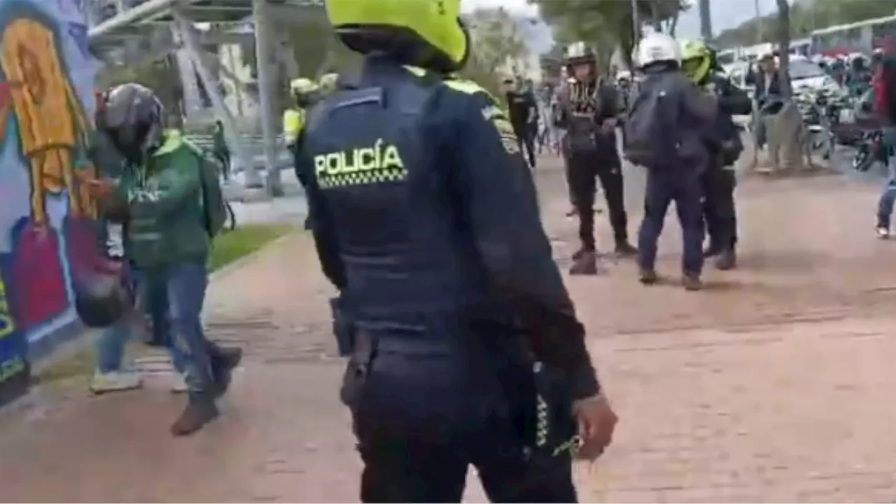 Cogieron a dos personas por agredir a Policías en accidente en calle 80 de Bogotá