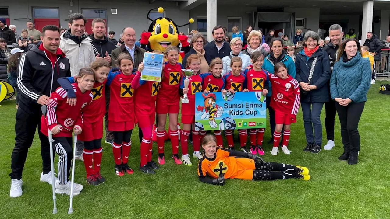 Zwei strahlende Sieger beim Sumsi-Erima Kids-Cup