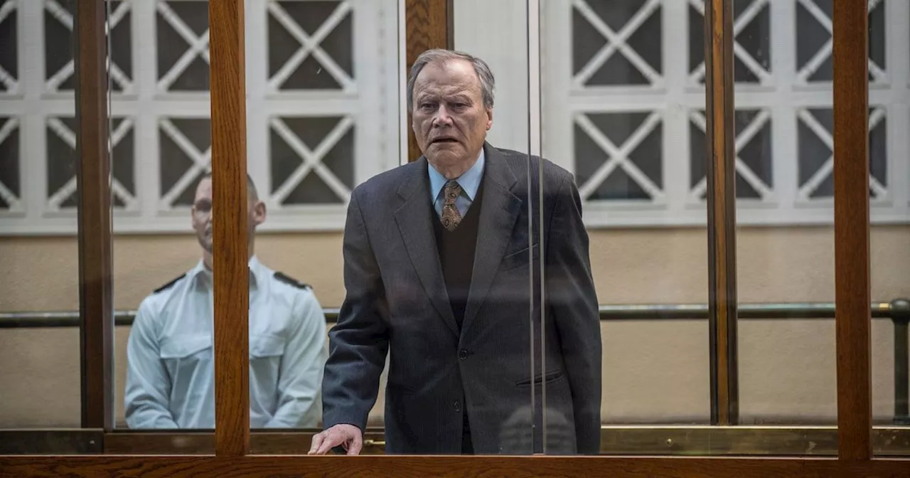 Corrie's Roy Cropper left fearing for his life as murder trial takes dark twist