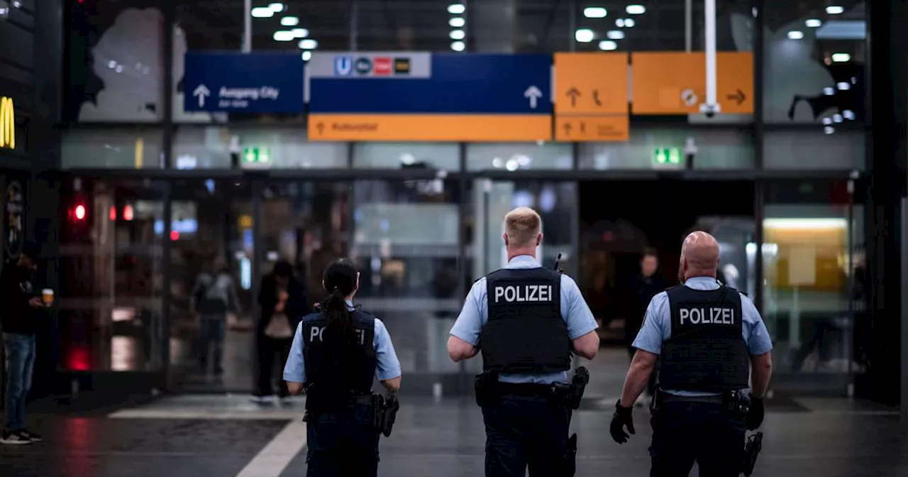 Essen: Mann beleidigt, schlägt Polizisten und entblößt sich​