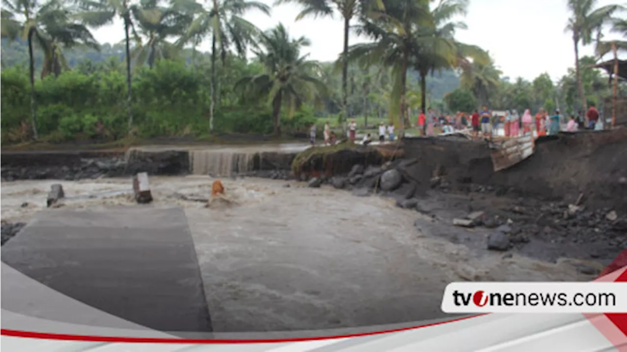 Diterjang Banjir Lahar Dingin Semeru, Jembatan Limpas Sungai Regoyo Putus