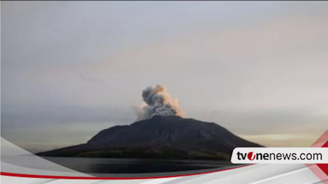 Gunung Ruang Masih Keluarkan Asap Vulkanik, Tim SAR Minta Warga Tetap Mengungsi