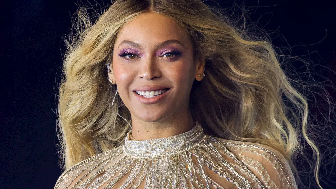 Beyoncé's Platinum Blonde Waves Just Keep Going and Going and Going — See. the Photos