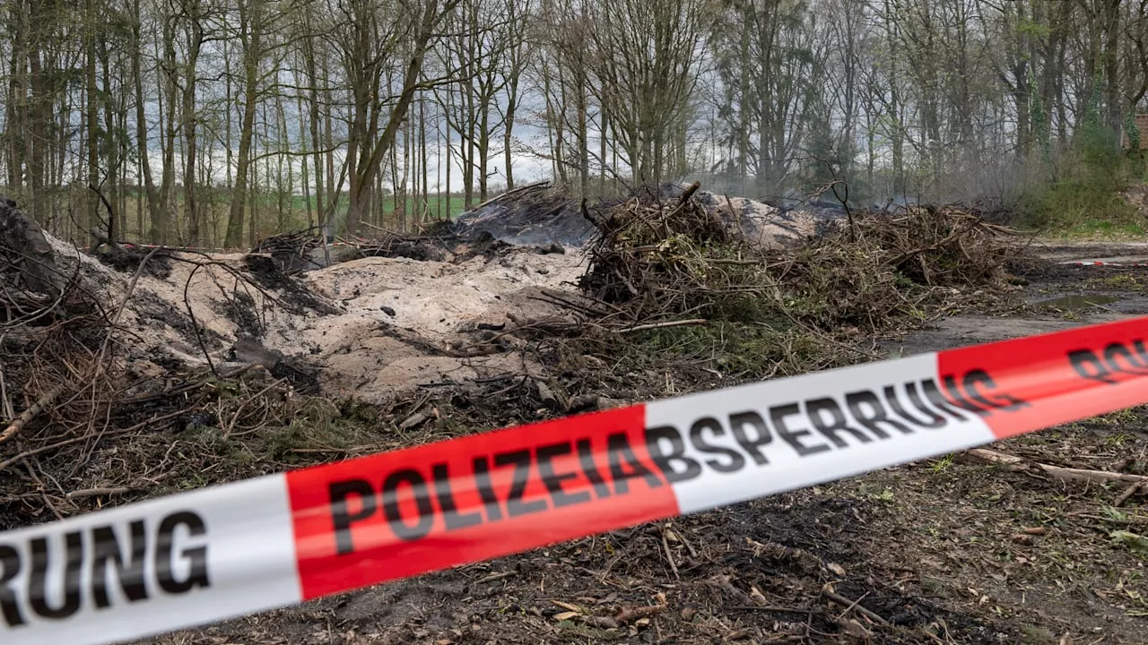 Osterfeuer: Frau (22) wird von Feuer-Baum erschlagen