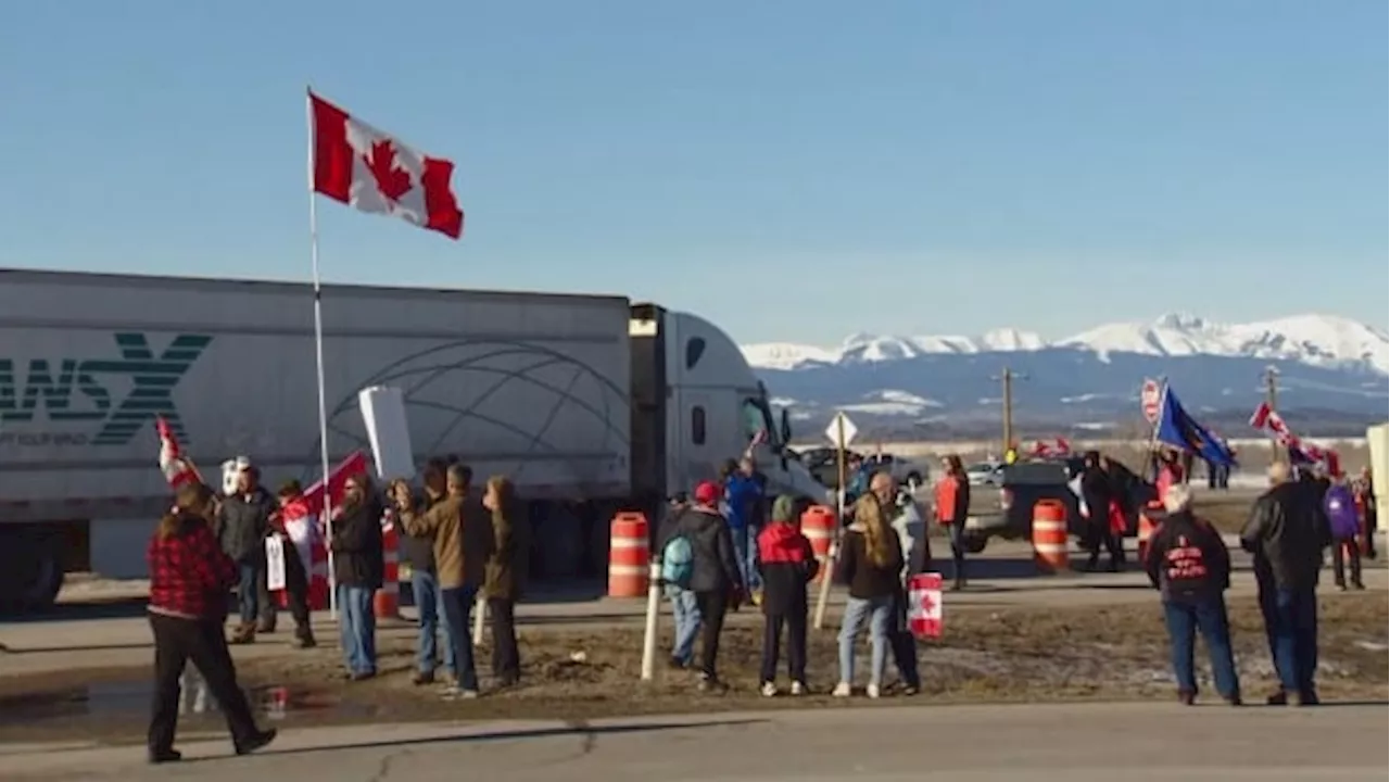 Federal carbon tax protesters slow traffic at Sask.'s borders with Alberta, Manitoba for 2nd day