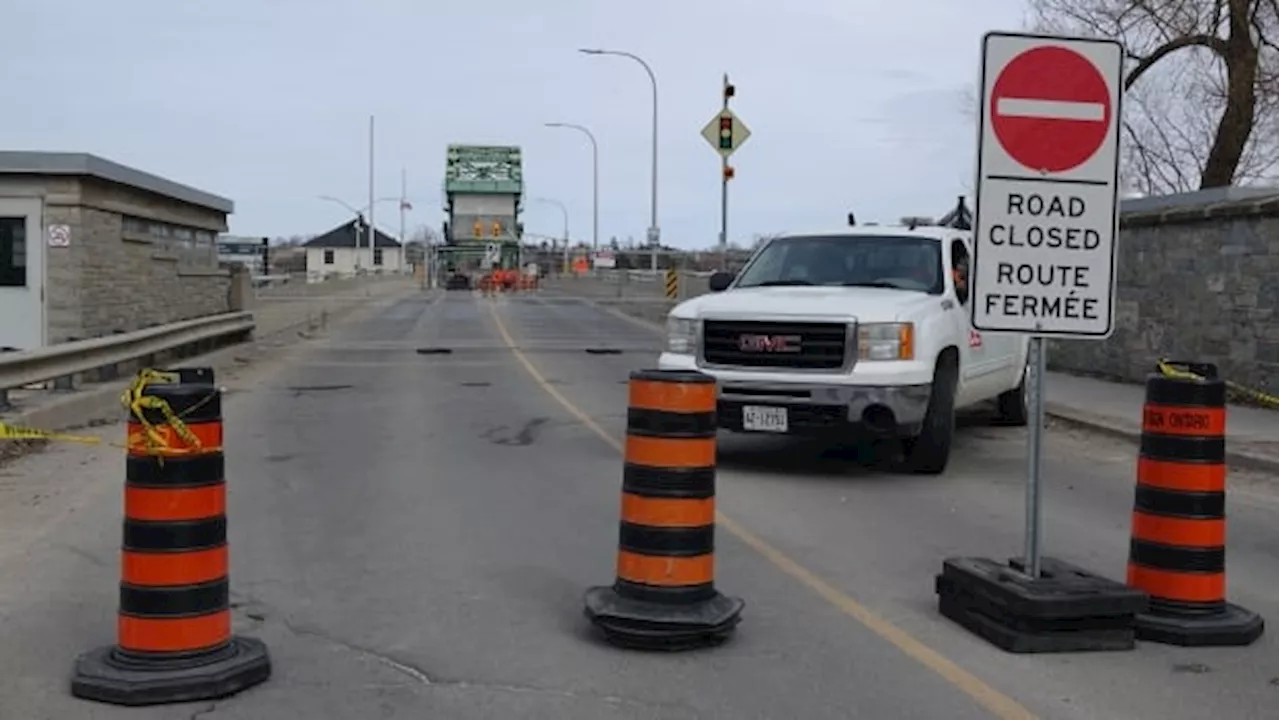 Kingston's LaSalle Causeway closed after piece of bridge 'compromised' during construction