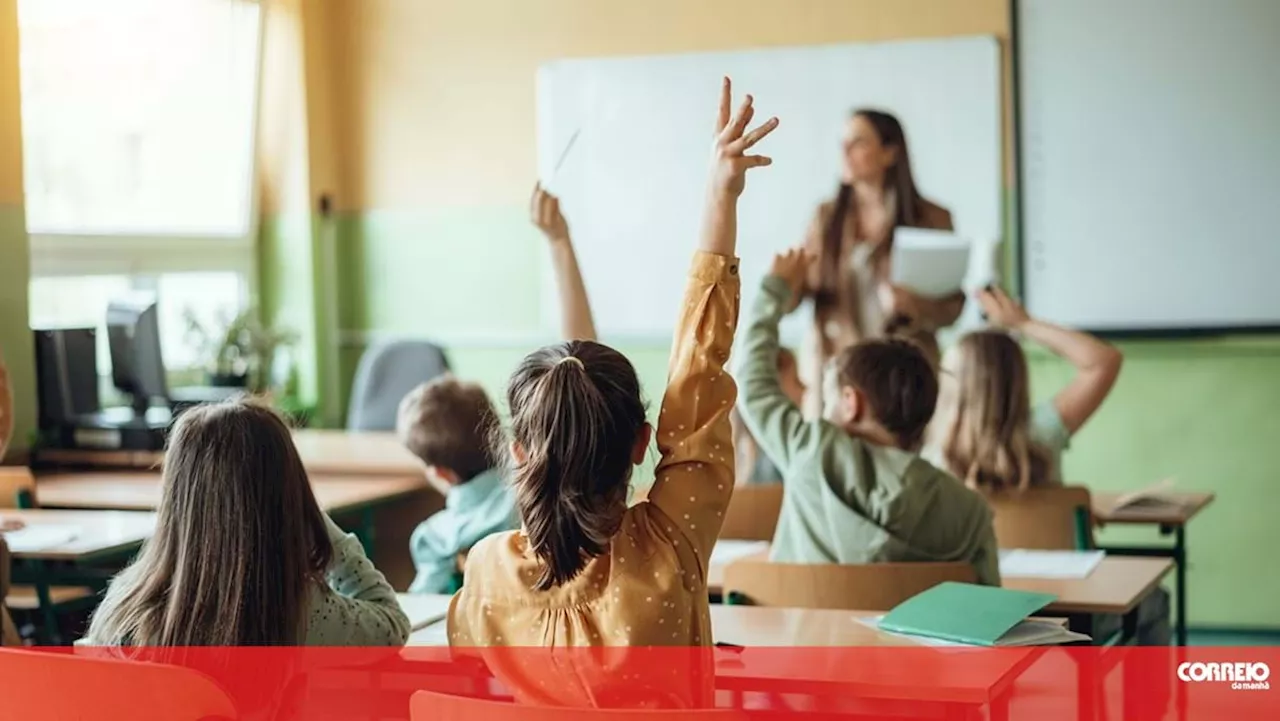 Conselho Nacional de Educação recomenda aumentos saláriais e mais autonomia das escolas