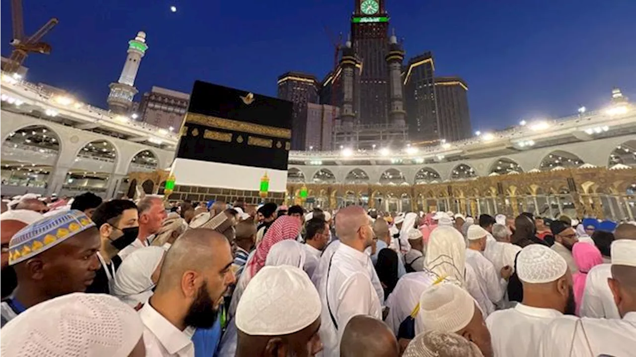 Ahli Arab Saudi Telusuri Rute Jalan Kaki Menuju Makkah