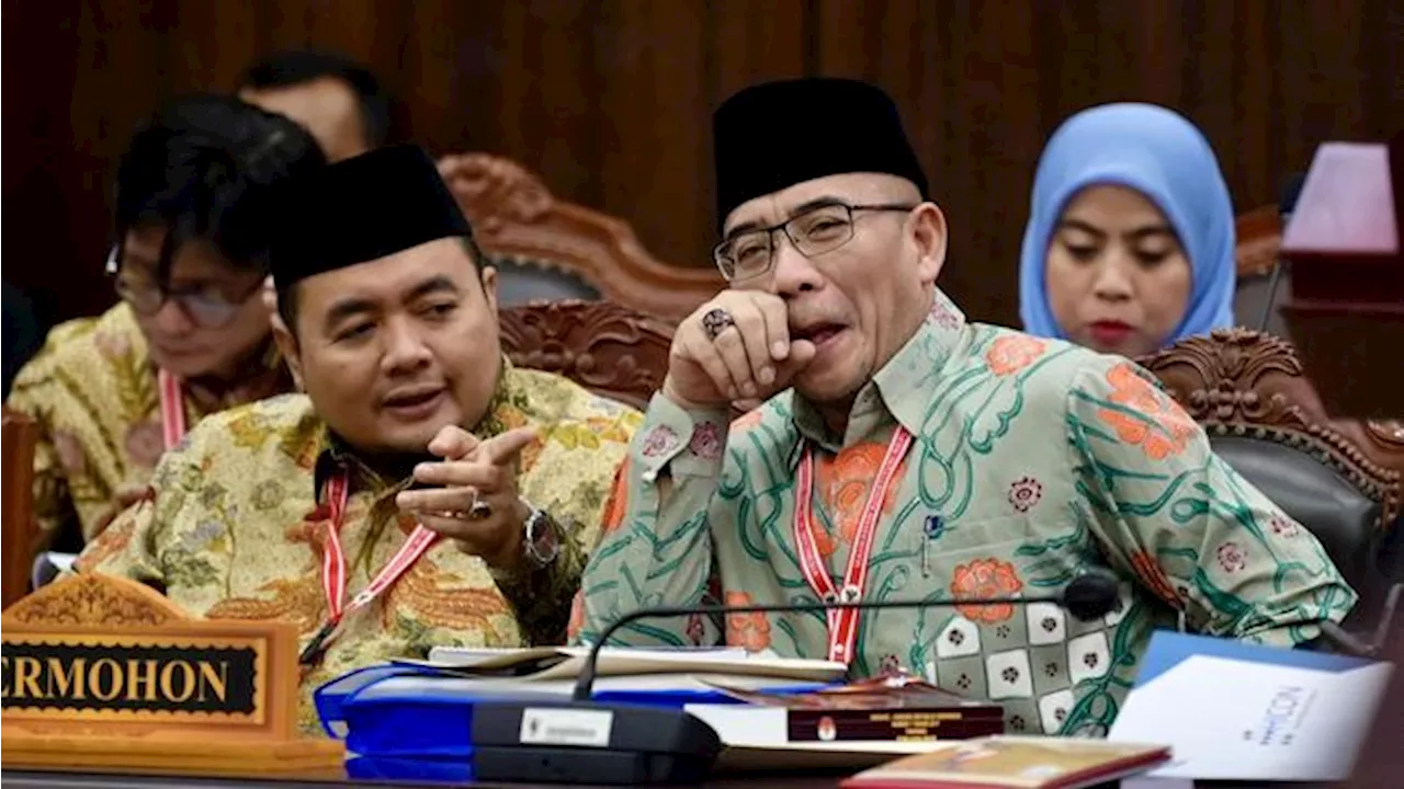 Ketua MK Tegur Ketua KPU di Sidang Pilpres: Pak Hasyim Tidur, Ya?