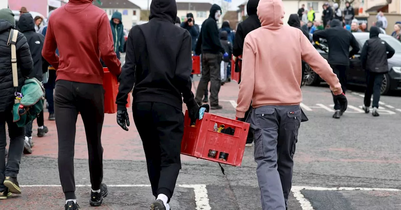 Petrol bombs thrown at media during Easter parade in Derry