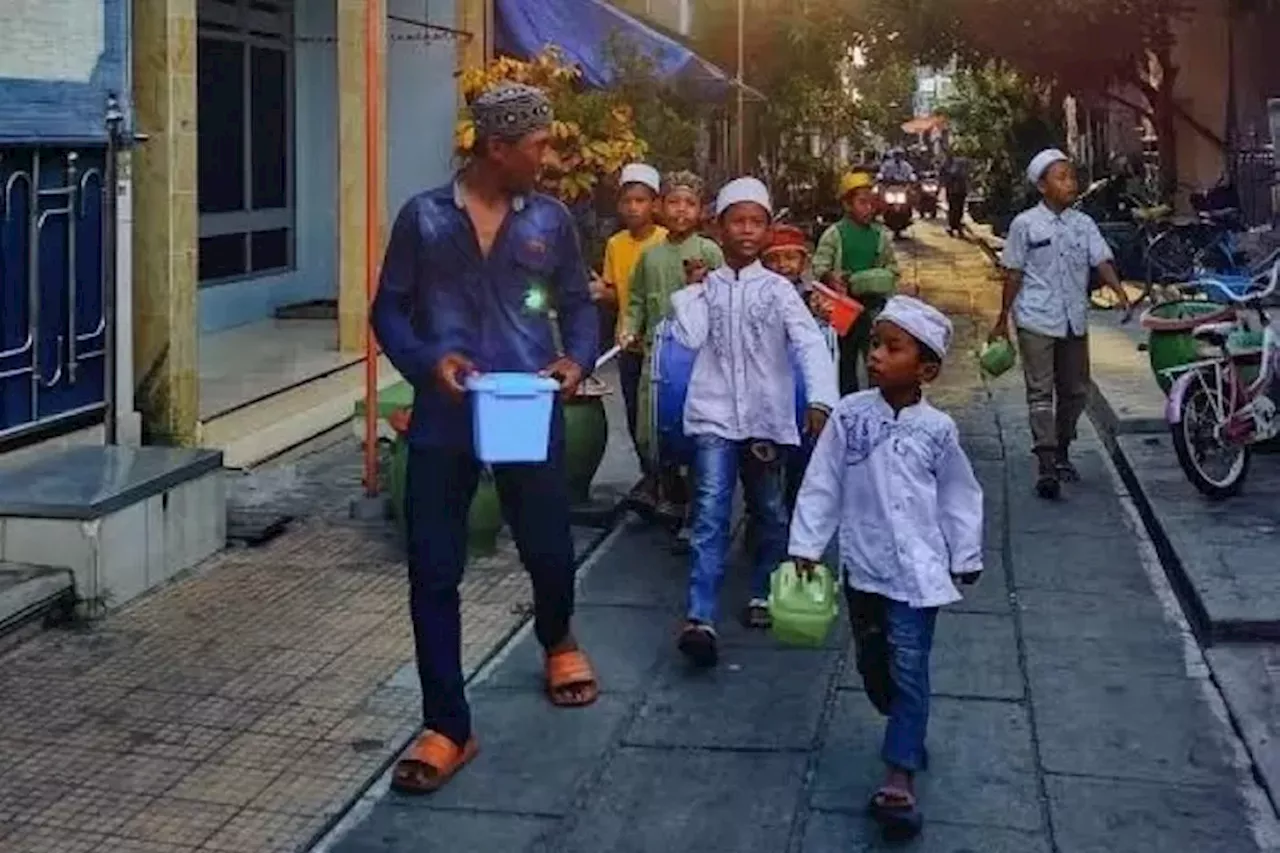 Seni Kedundangan di Kelurahan Lumpur, Kabupaten Gresik, Ingatkan Masyarakat untuk Beramal di Pengujung Ramadhan