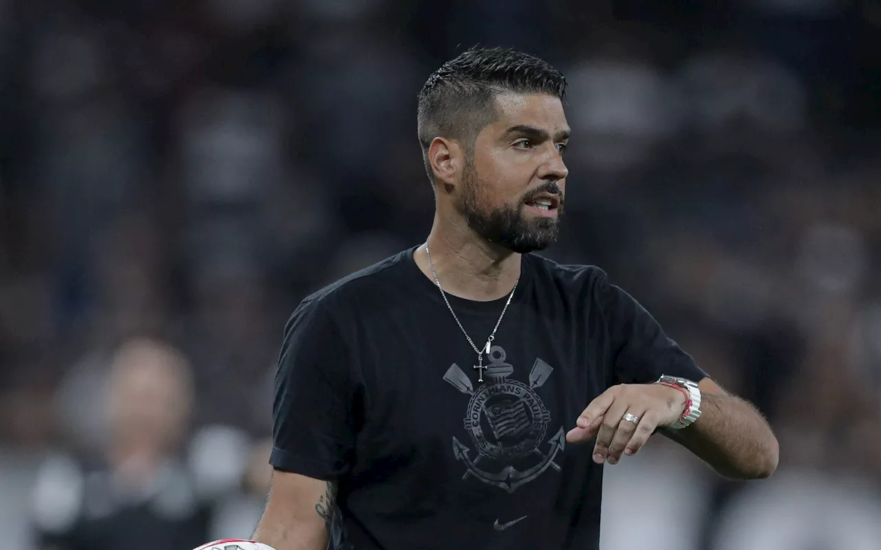 António Oliveira tem dúvida para escalação do Corinthians; veja provável time