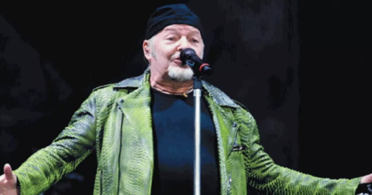 Vasco Rossi e Antonio Albanese, bastonate alla sinistra: l&#039;attacco incrociato delle due star