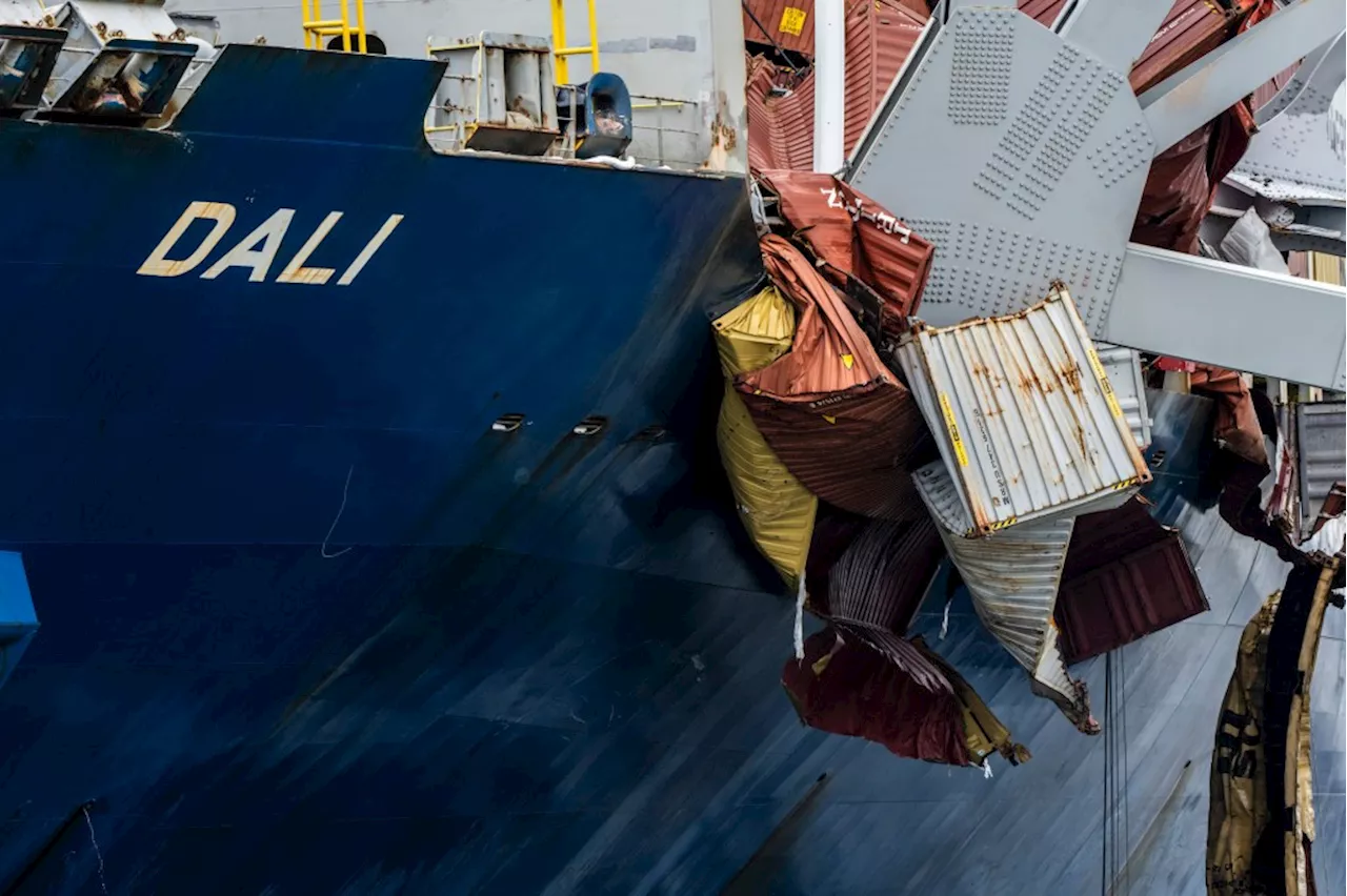 Tugboat Uses Alternate Channel to Bypass Collapsed Bridge in Baltimore Port