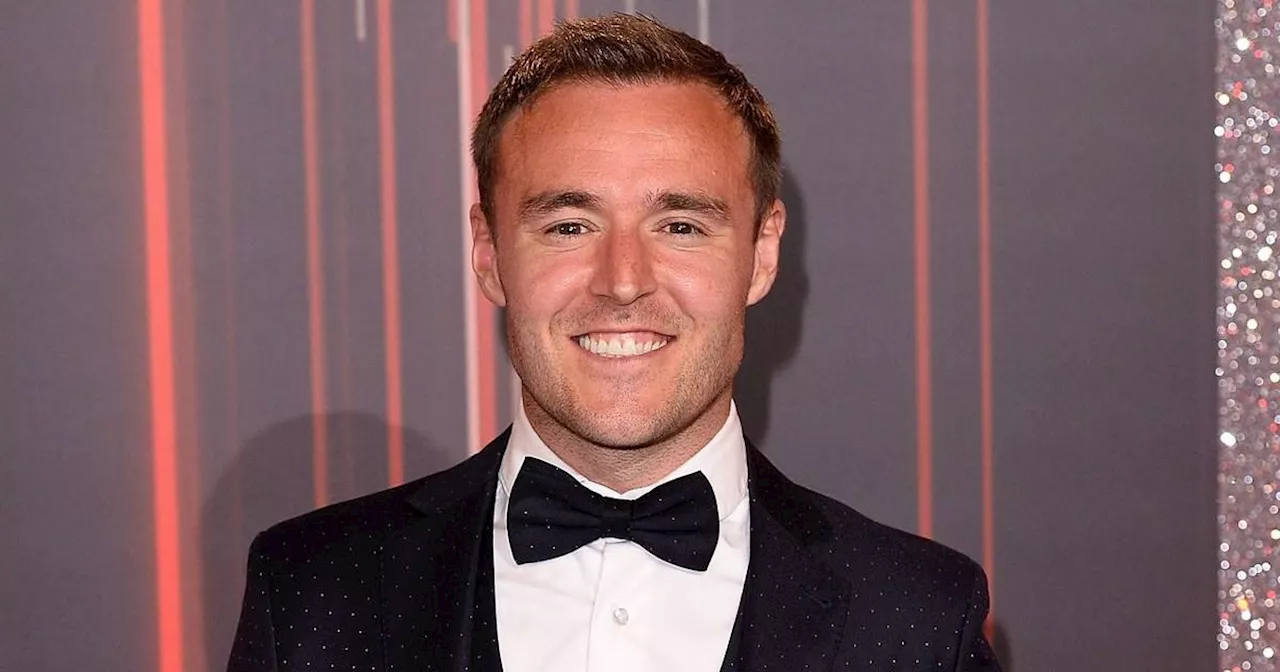 Coronation Street actor Alan Halsall opens up about knee surgery