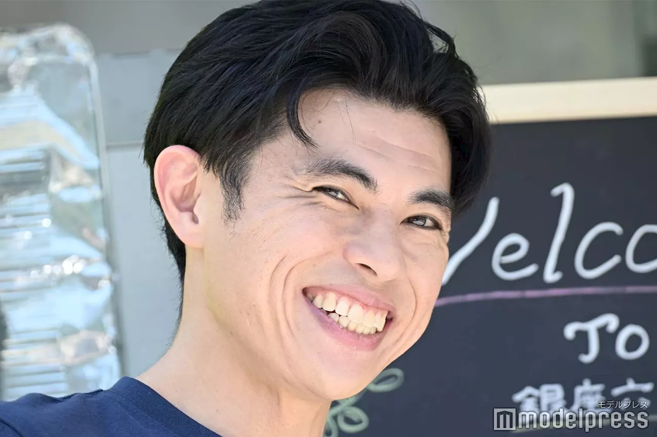 (画像1/10) 小島よしお、家族でお花見へ 長男との2ショット公開「口元似てる」「3人の写真も素敵」の声