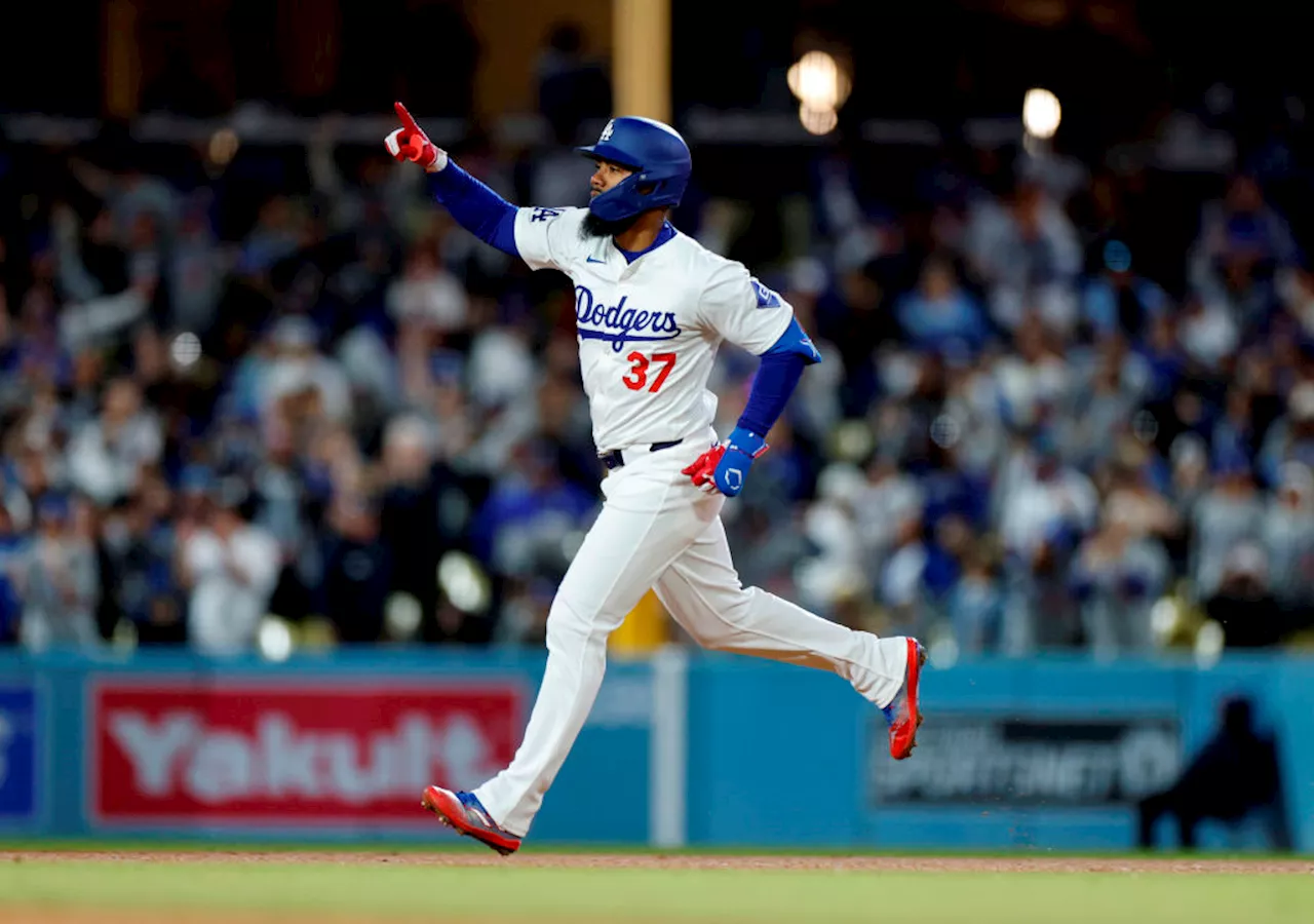 Freddie Freeman, Teoscar Hernández power Dodgers to 8-3 victory over Giants