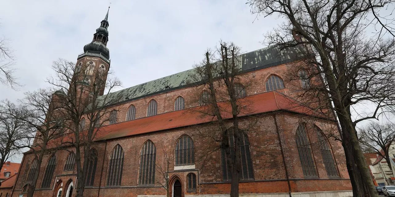 Neue Kirchenfenster in der Taufkirche von Caspar David Friedrich