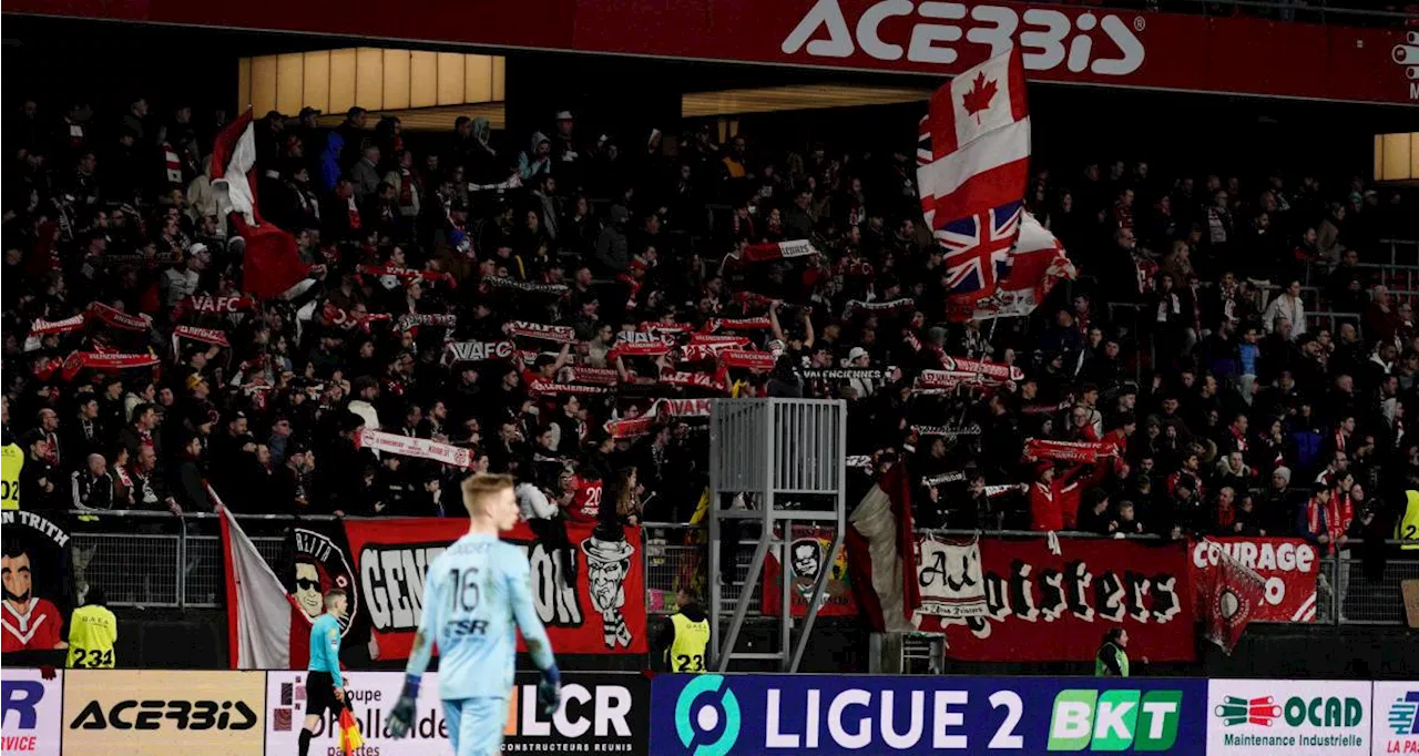 La banderole hilarante des supporters de Valenciennes avant le match face à l'OL