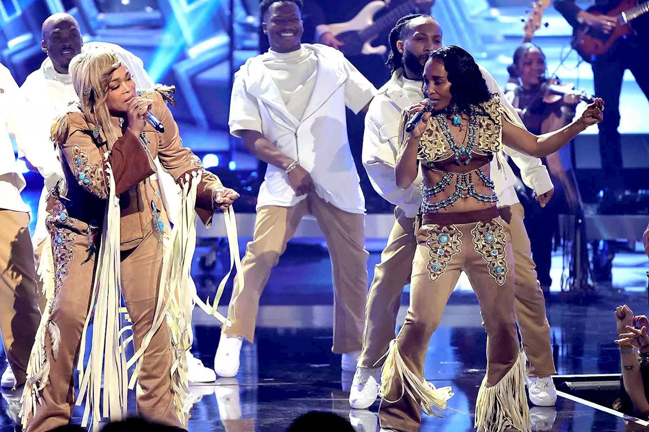 TLC Performs and Accepts Award at iHeartRadio Music Awards