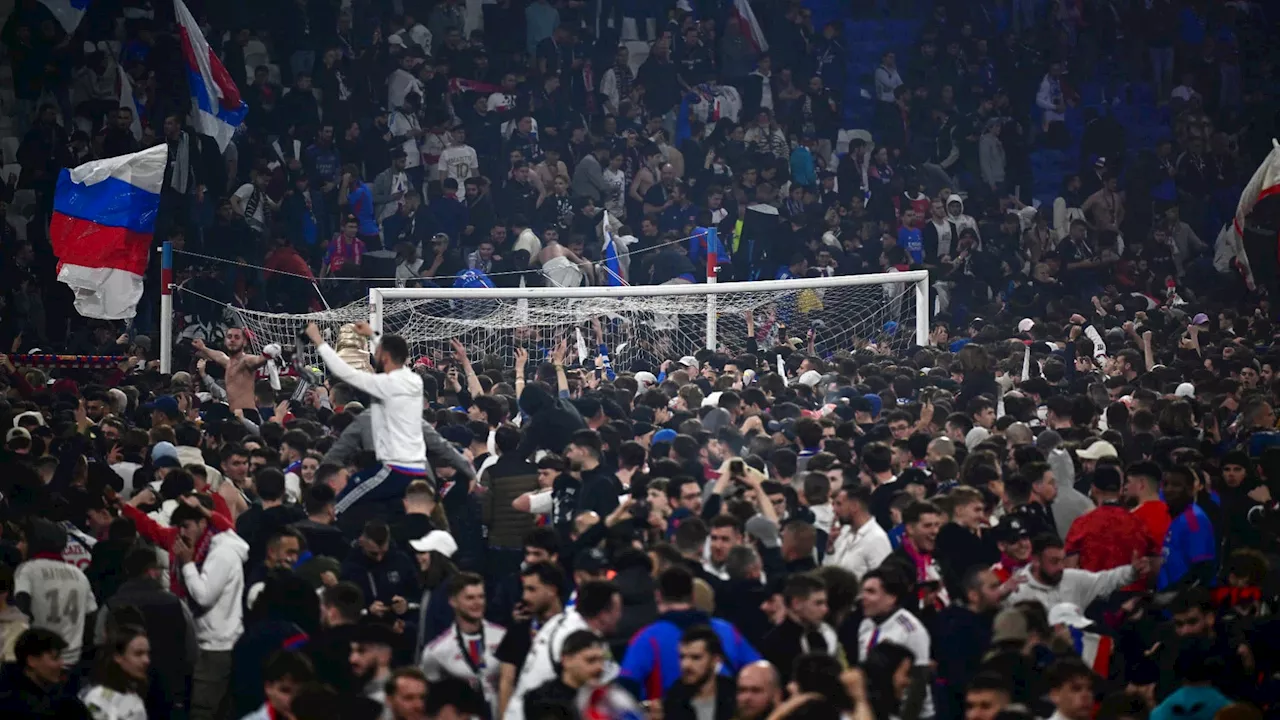 OL-Valenciennes: les images de l'envahissement de terrain par les supporters lyonnais, avec une petite...