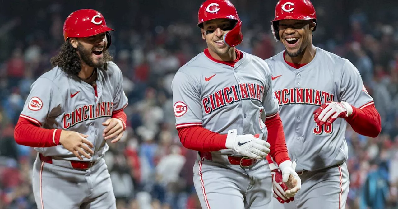 Steer conecta grand slam en la 10ma y los Rojos derrotan 6-3 a los Filis