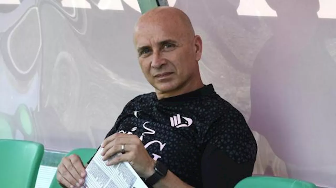 Con il peso di un esonero, Corini dirige l'allenamento. A Palermo cresce l'attesa