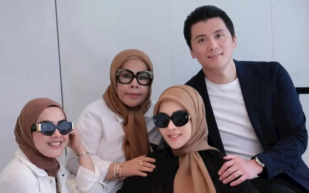 Syahrini Isyaratkan Sikap Janggal saat Adik Pamer Hadiah Ultah Mewah Ibu dari Ortu Reino Barack