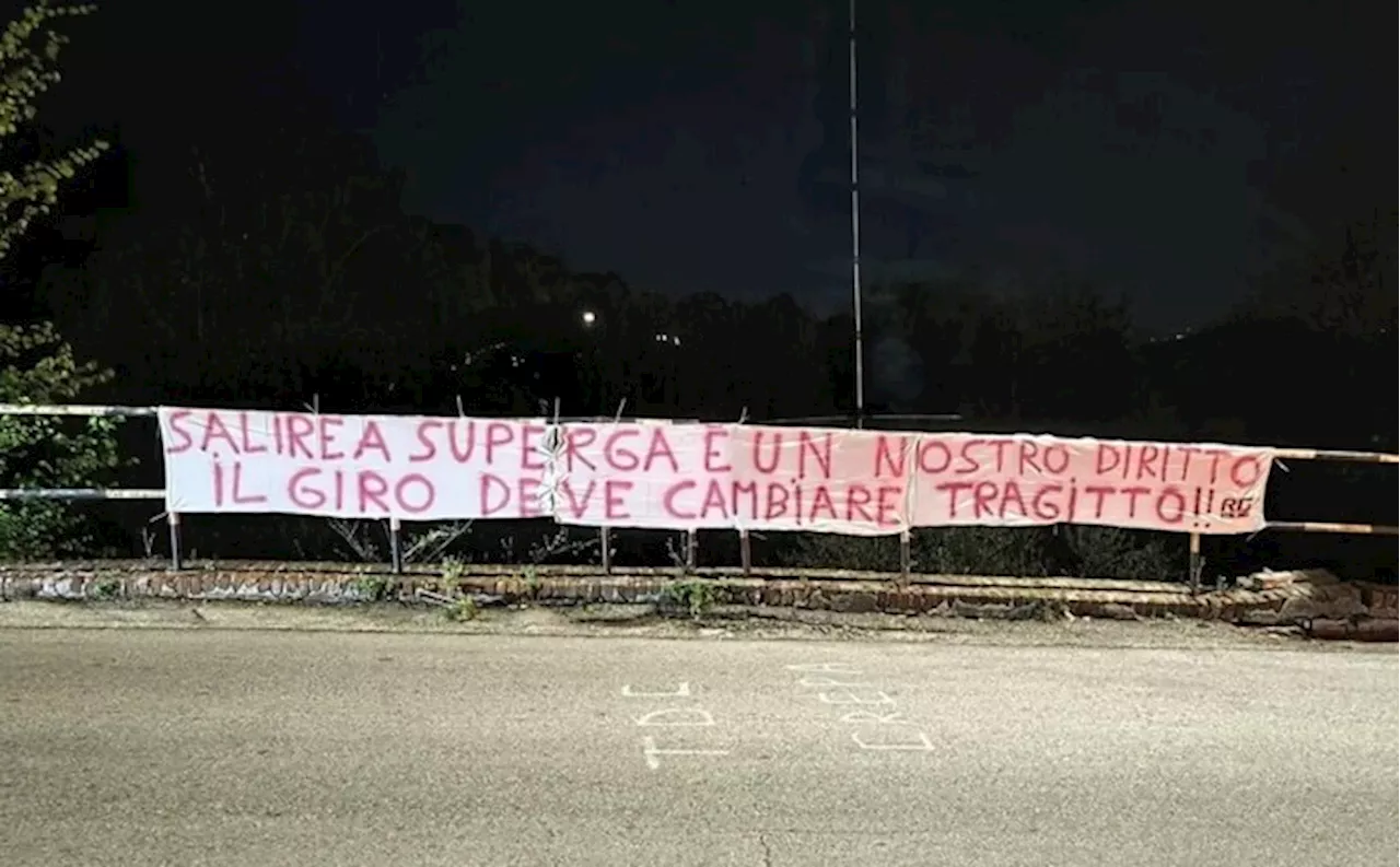 Il Giro d'Italia a Superga, tifosi del Torino protestano