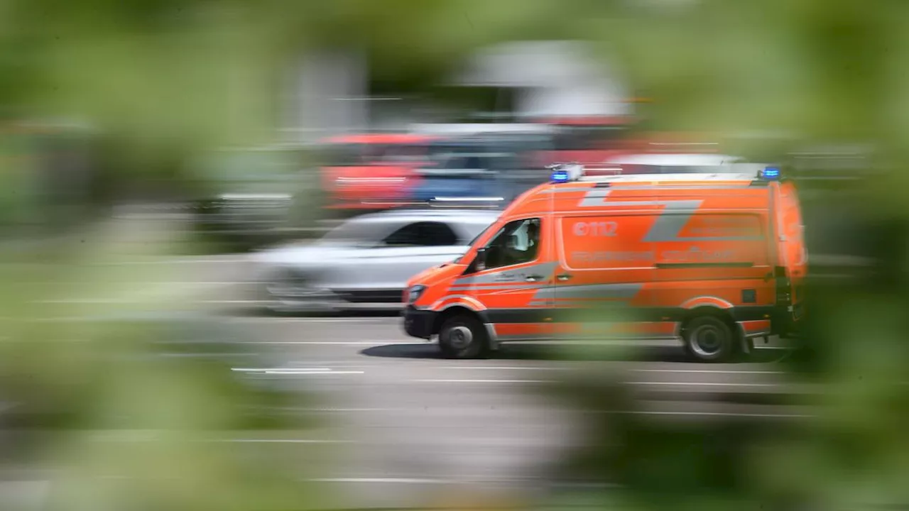 Drei Verletzte nach Zusammenstoß zweier Autos