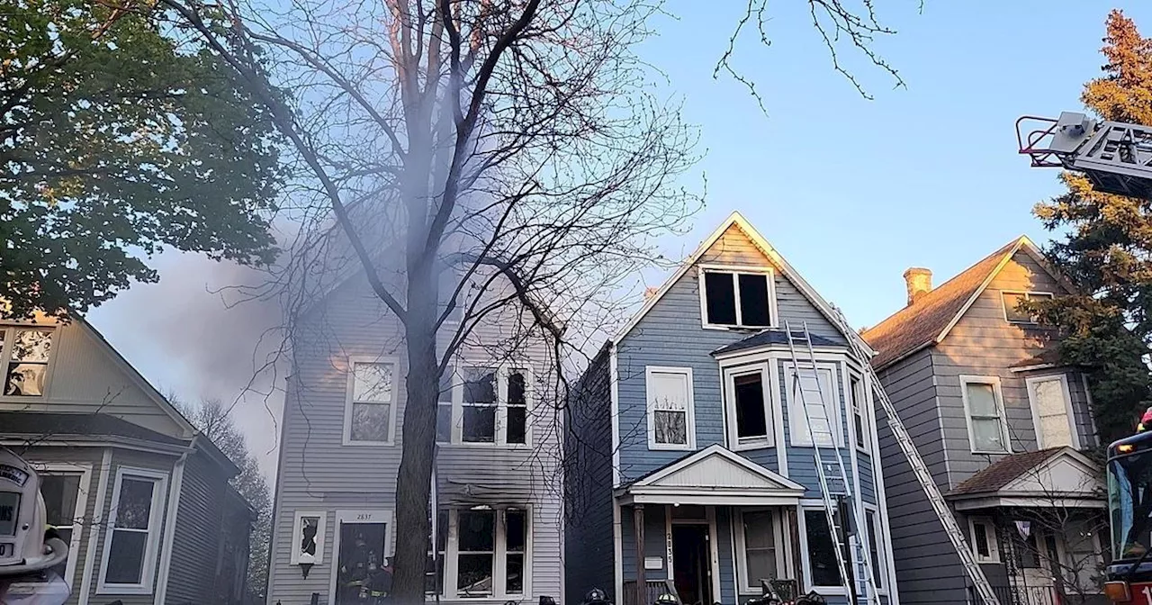 Fire spreads to 3 houses on Chicago's Northwest Side