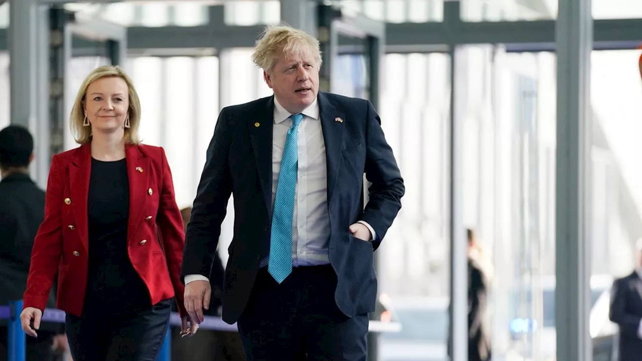 El regreso de Johnson, Farage y Truss o la autodestrucción del Partido Conservador británico