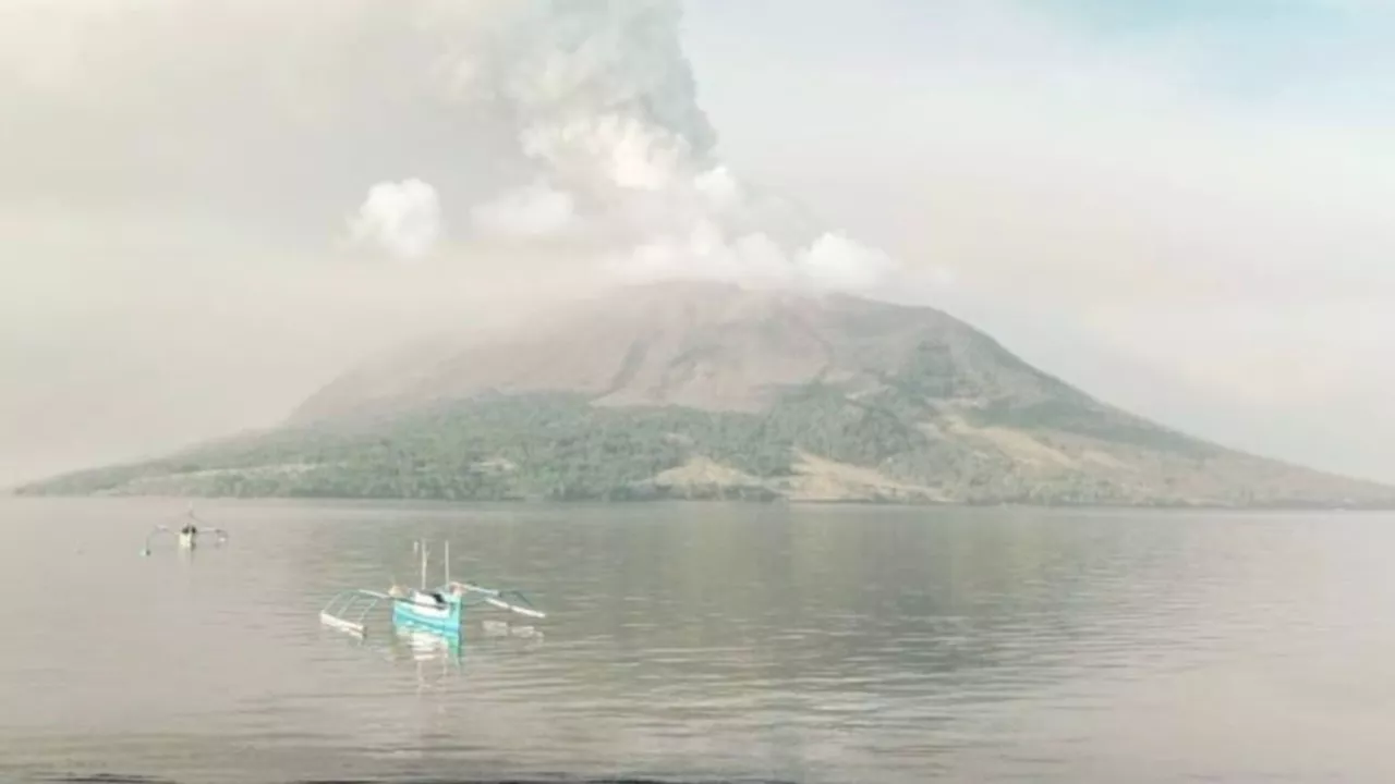 Gunung Ruang Masih Erupsi, Penerbangan ke Manado Lumpuh