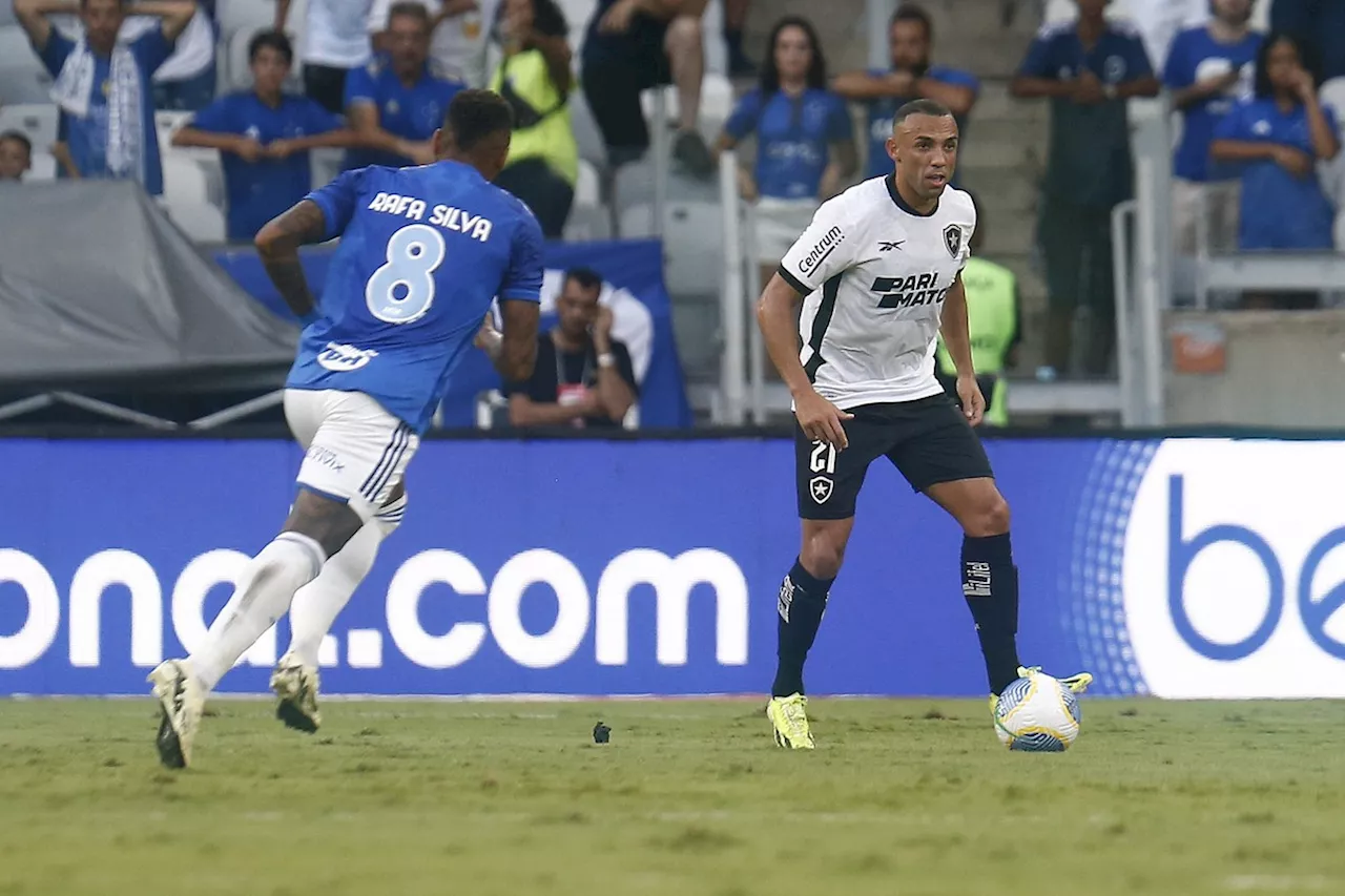 Com lesão na panturrilha direita, Marçal será desfalque no Botafogo por um mês