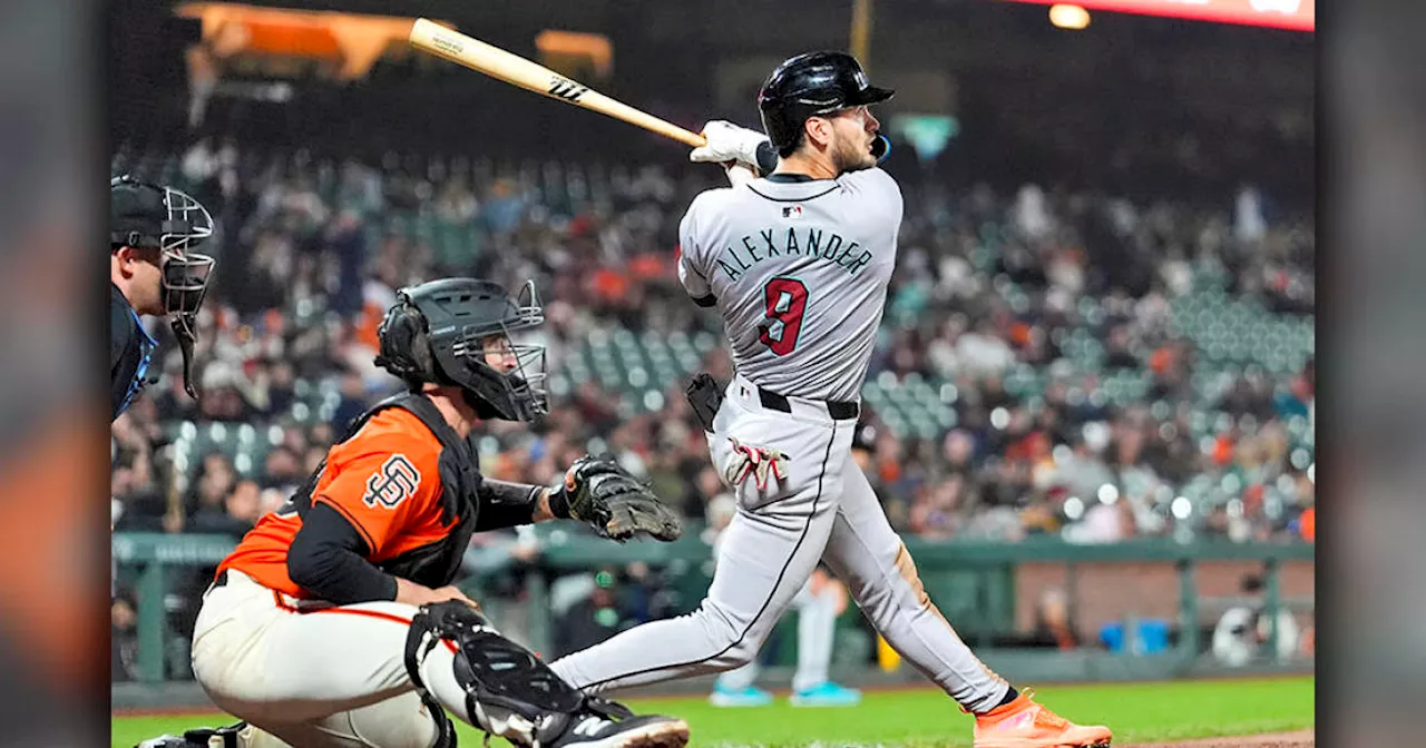 Diamondbacks get 22 hits in 17-1 win over Giants