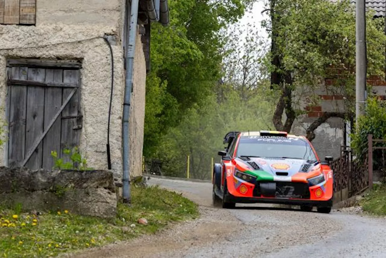 Thierry Neuville creuse un peu l'écart en tête du rallye de Croatie, Ogier toujours 3e