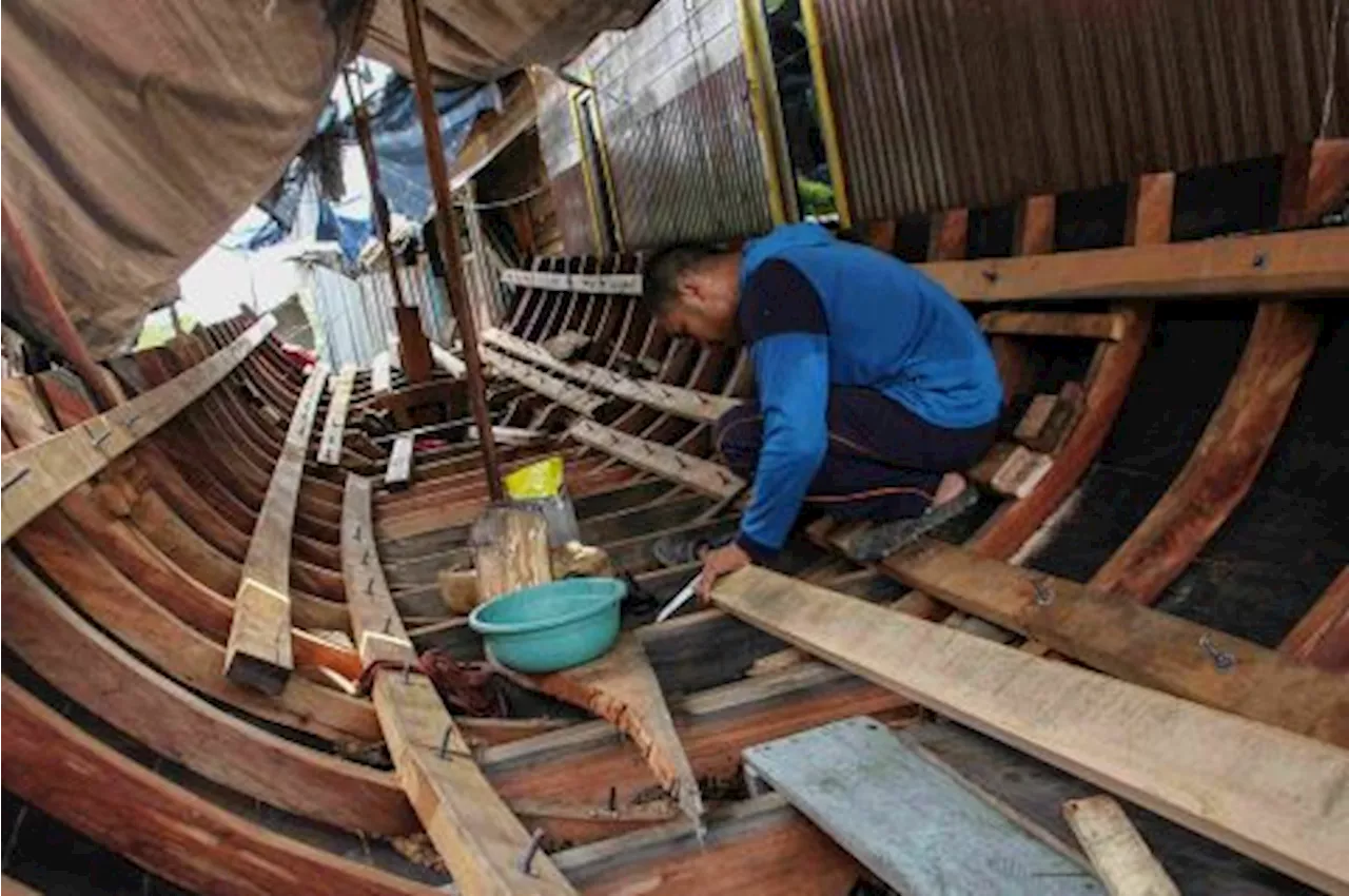 Pembuatan Perahu Tradisional di Palangka Raya