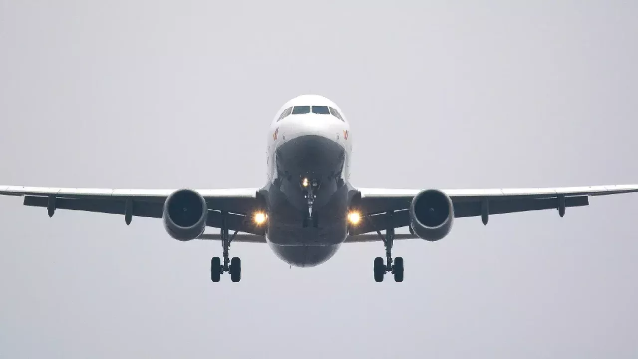 Evacuan un aeropuerto y detienen a un hombre tras amenaza de bomba en Dinamarca