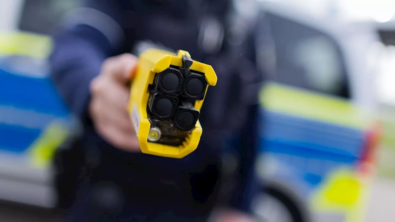 Nordrhein-Westfalen: Polizei greift öfter zum Taser: Drückt aber selten ab