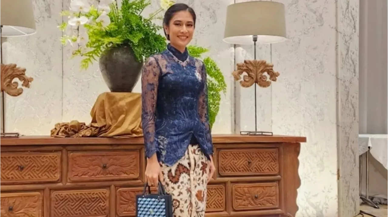 Ide Outfit Hari Kartini, 7 OOTD Pakai Kain Modern ala Dian Sastrowardoyo