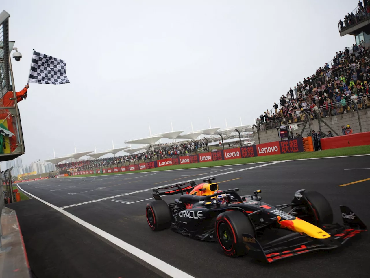 Verstappen gewinnt China-Sprint und holt überlegen Pole