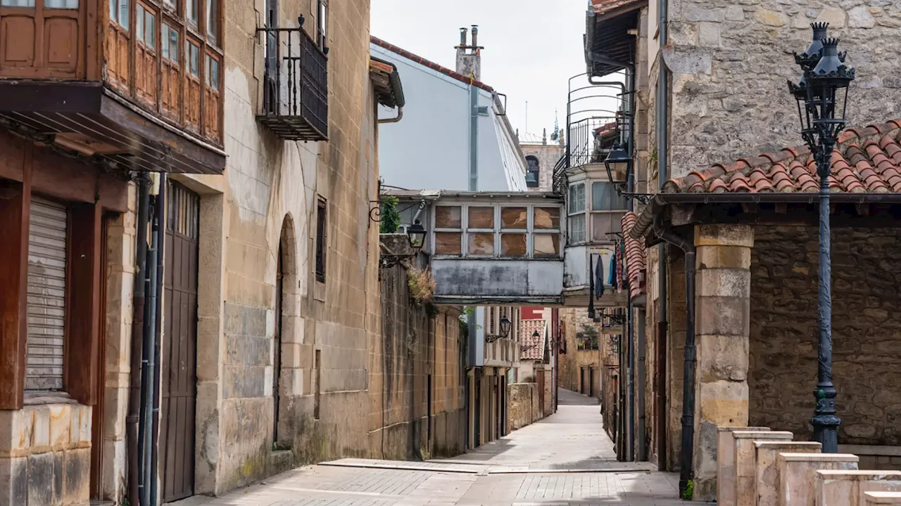 El pueblo medieval en medio de la naturaleza que tiene una ermita del siglo XII