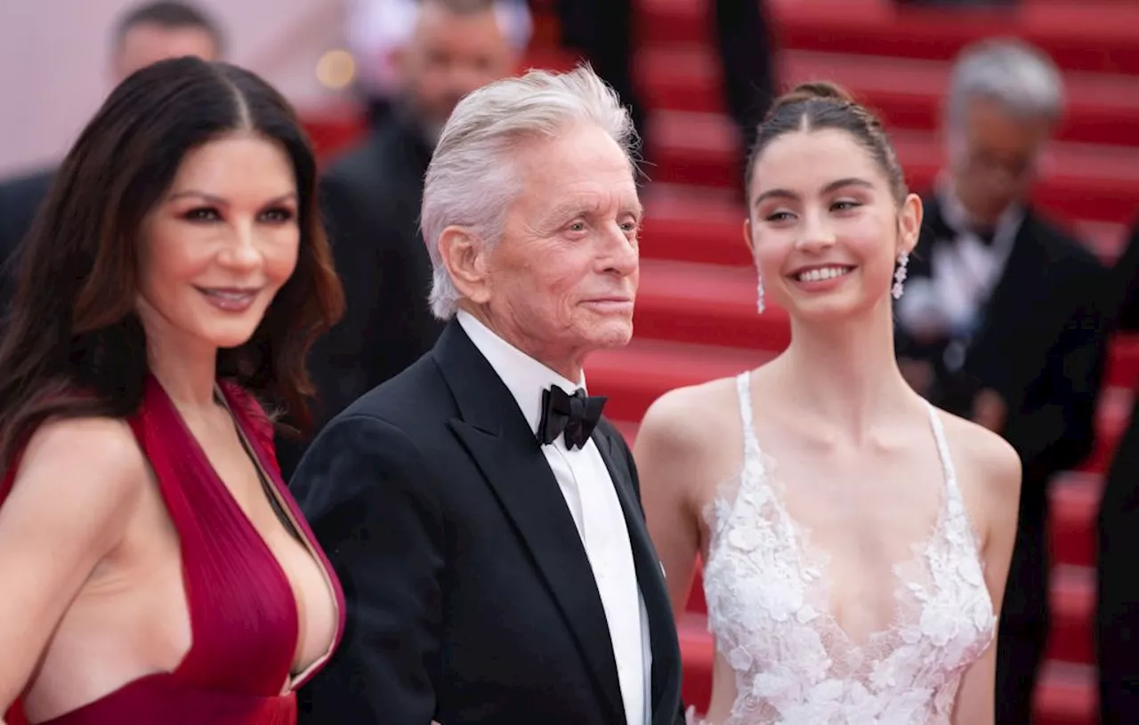 Michael Douglas et Catherine Zeta-Jones soudoient leurs enfants pour qu’ils passent du temps ensemble