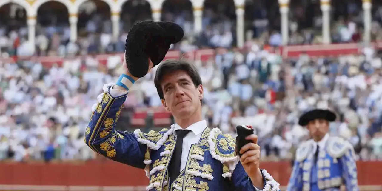 Las imágenes de la corrida de El Fandi, Escribano y Esaú Fernández en Sevilla 2024