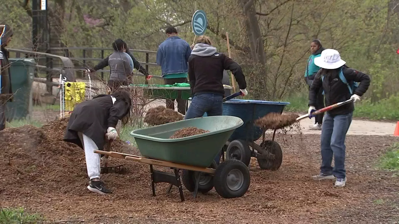 Volunteers across Chicago roll up sleeves for Earth Day weekend neighborhood, park cleanups