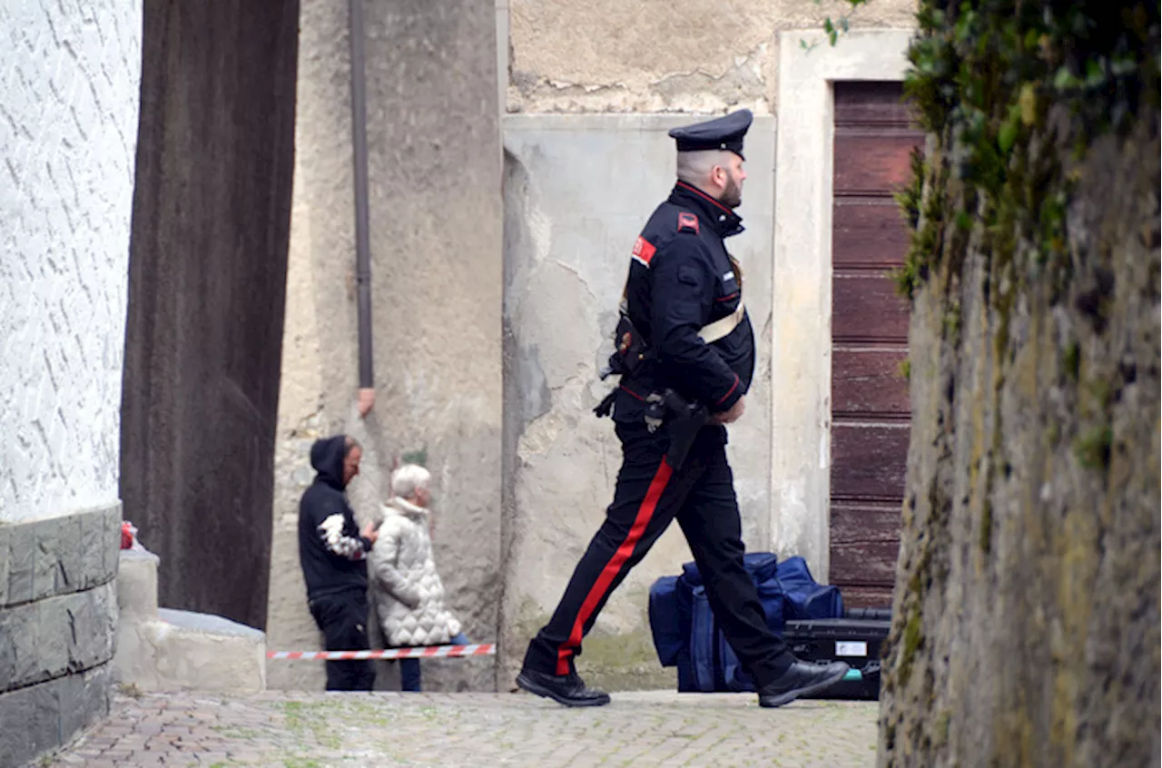 Inquirenti sul luogo dell'omicidio di Pierluigi Beghetto