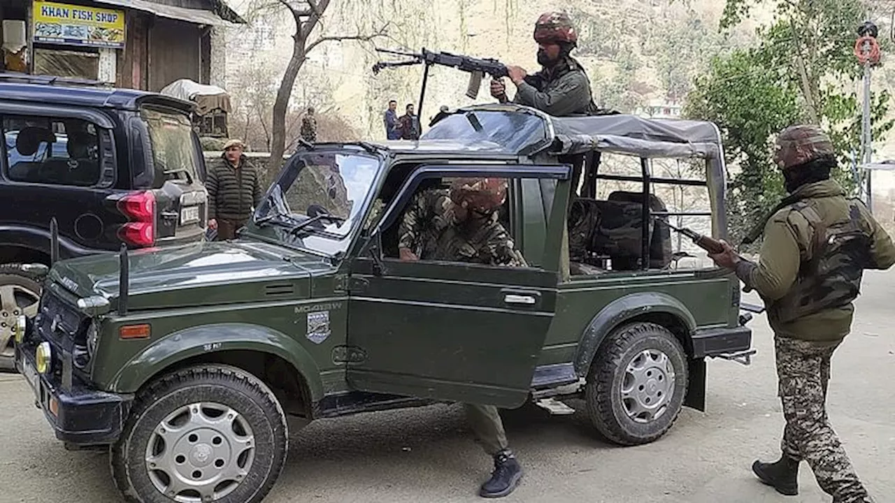 आतंकी नेटवर्क का भंडाफोड़: पुंछ में हेड मास्टर गिरफ्तार, दहशतगर्दों के लिए कर रहा था काम, हथियार भी बरामद