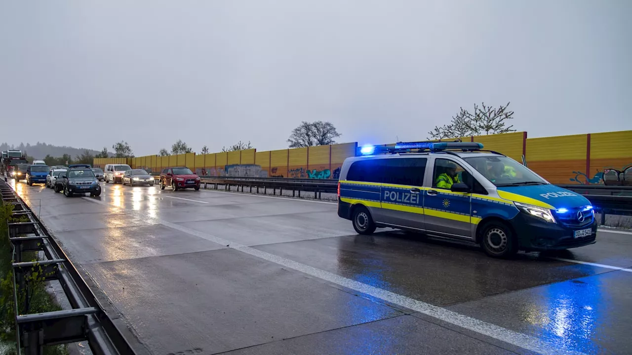 Zwickau: Vier Verletzte bei Unfällen auf vereiste Autobahnen